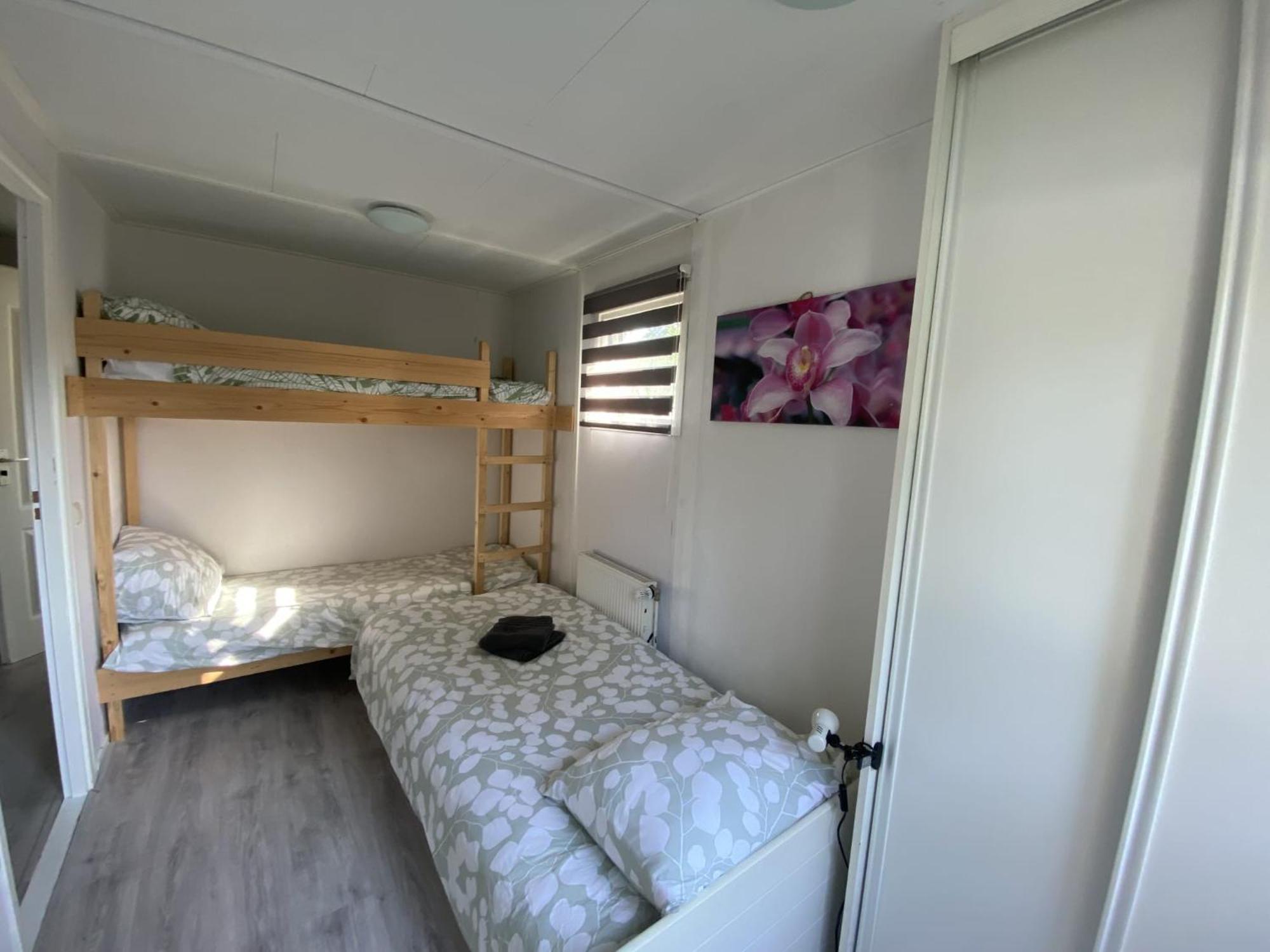 פוטן Veluwe Vakanties Chalets With Private Barrel Sauna - With Pool Bar And Restaurant Facilities In The Veluwe National Park מראה חיצוני תמונה
